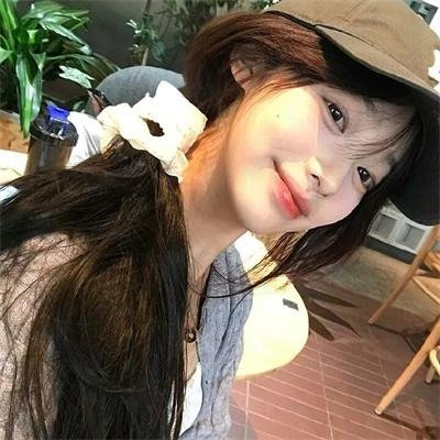 她来自胡志明市